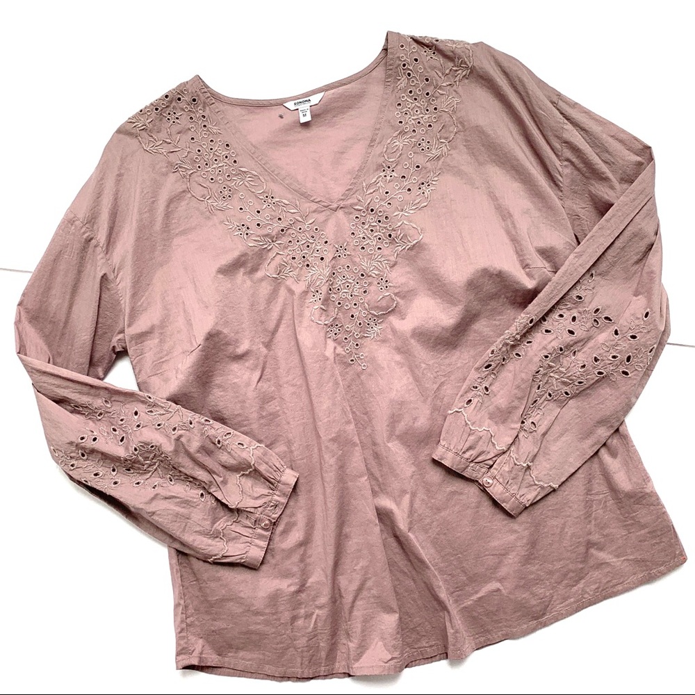 💚5 for 25💚Sonoma top with embroidered neckline